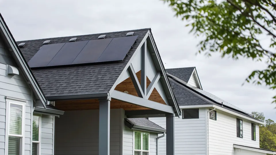Solar panels on the roof of an Oregon home