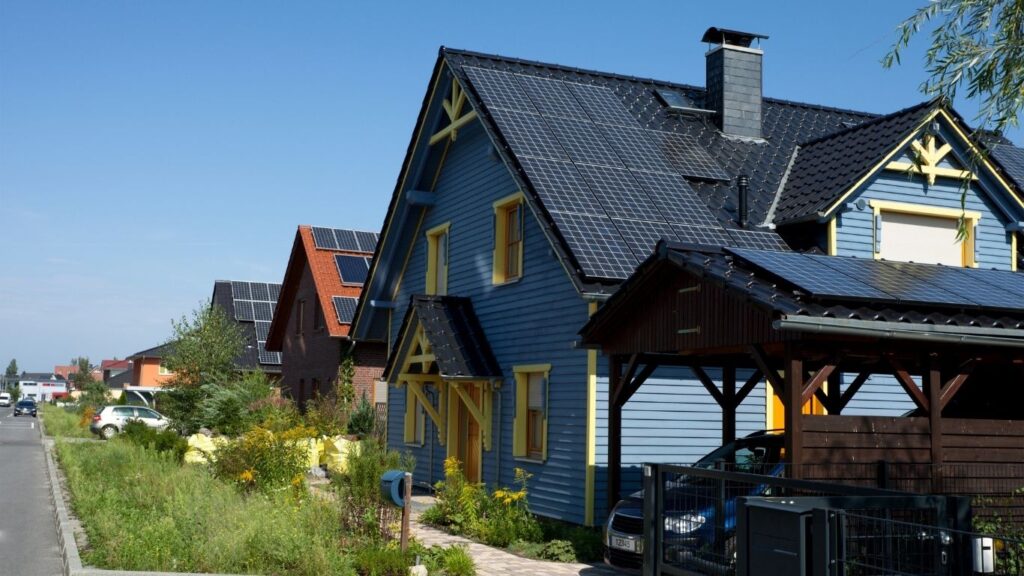 neighborhood in beaverton, Multnomah County, Oregon switching to solar.