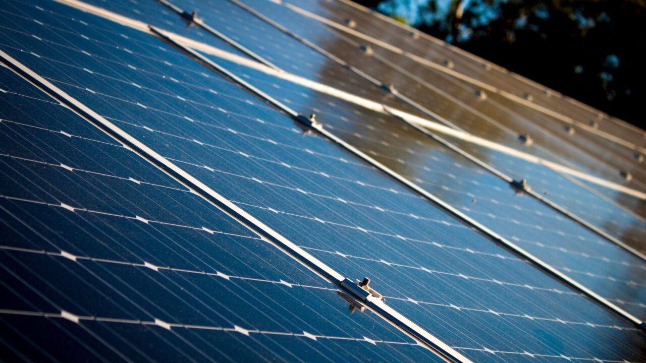 Does the Federal Solar Tax Credit Cover a New Roof?